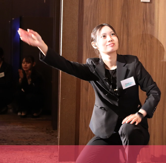 ブライダルアテンダーを目指すデンビ学生の画像