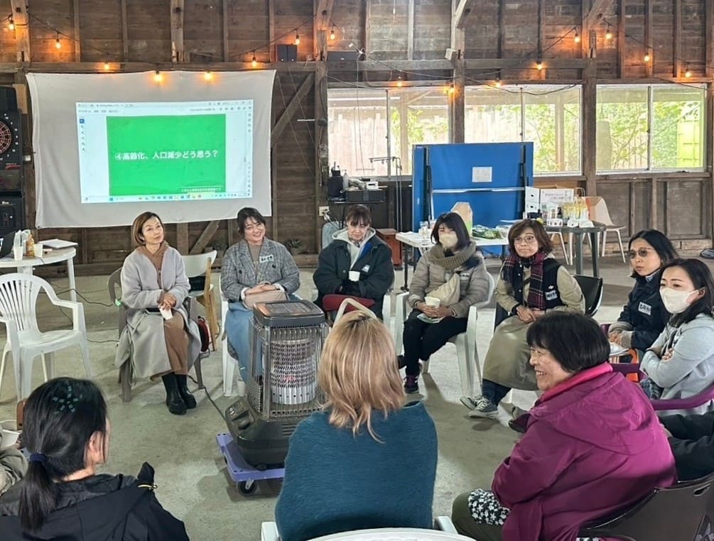 農業女史が話し合っている様子