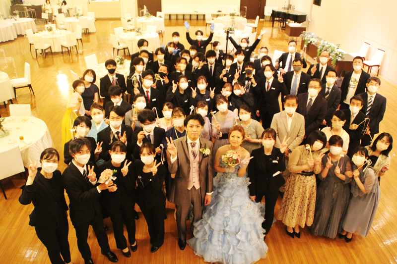 統一教会 1800組合同結婚式　実録フィルム　16㎜ 写真]式の日はカップルで尻を叩き合い、初夜は女性上位で避妊は禁止